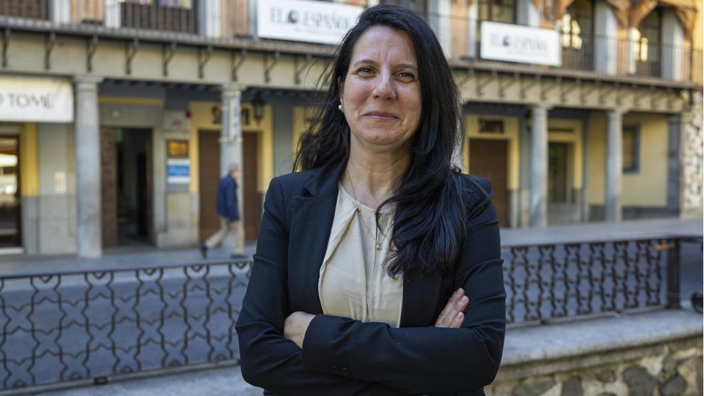 Elena Lucerón posa para EL ESPAÑOL de Castilla-La Mancha en la plaza de Zocodover, corazón del Casco Histórico de Toledo.