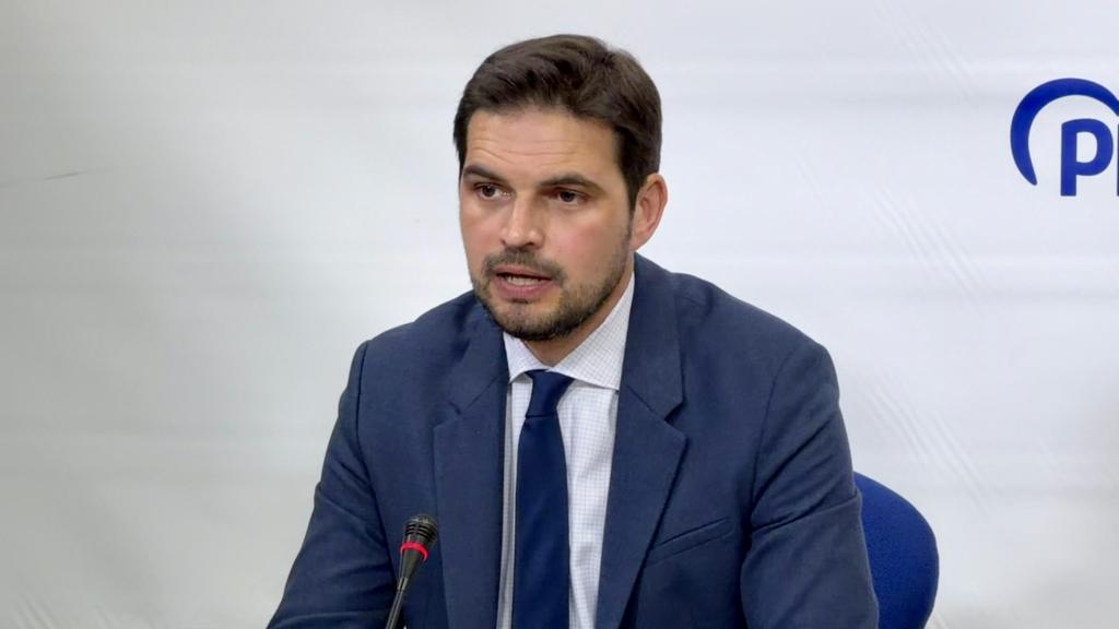 Santiago Serrano durante la rueda de prensa.