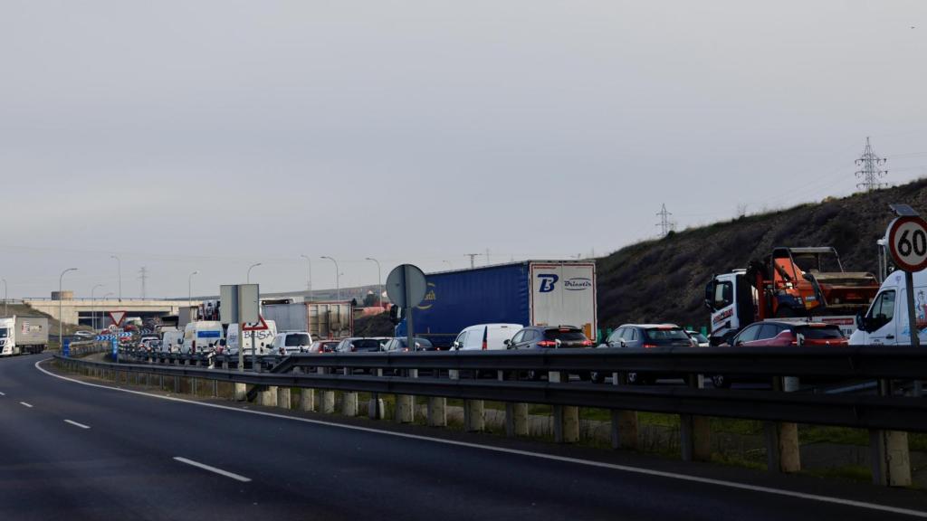 Tráfico en el final de la A66 antes de la rotonda de Buenos Aires.
