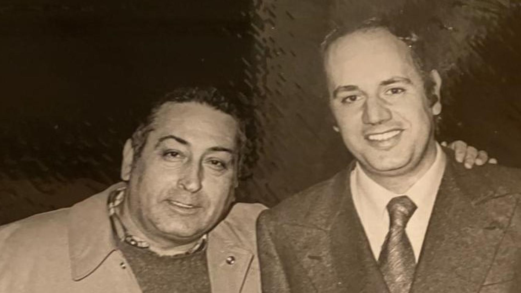 Nicolás Redondo y Miguel Cid en una concentración antifranquista en el Paseo de Recoletos de Madrid en 1974
