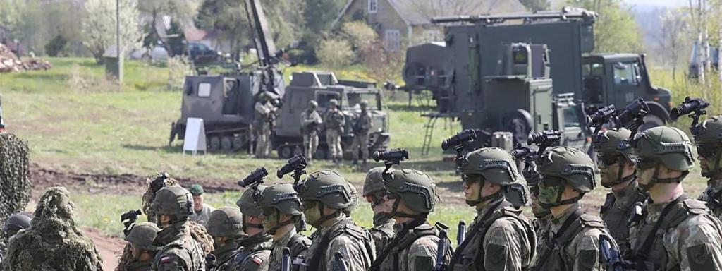 Soldados polacos durante unas maniobras militares en Lituania.