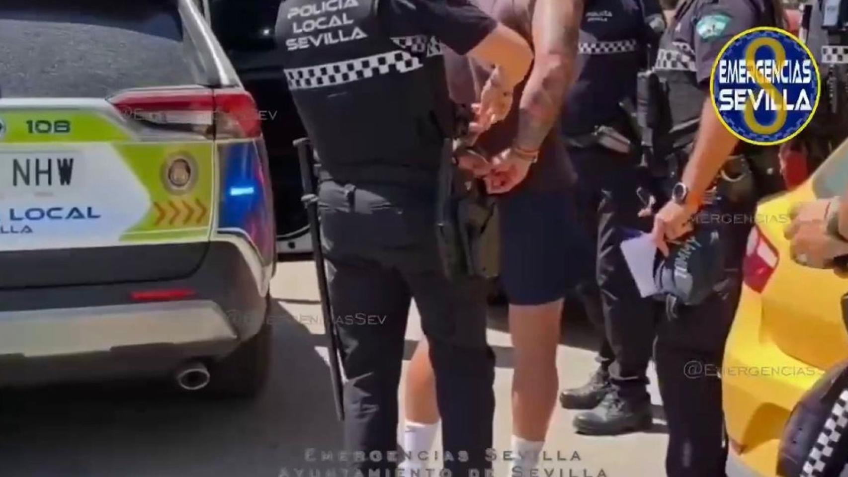 Detención de un hombre en Sevilla tras un altercado de tráfico.