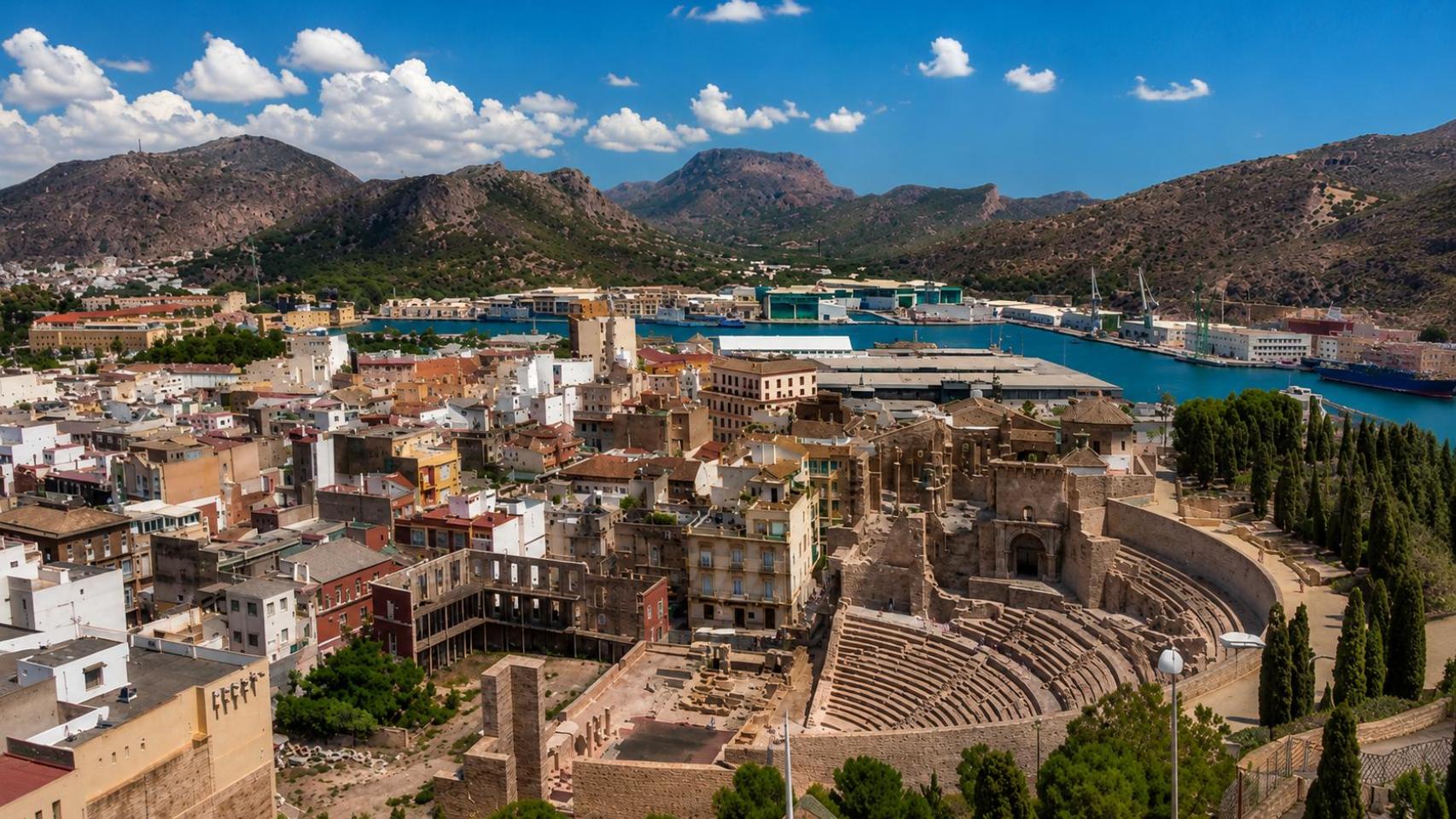 Cartagena es una ciudad portuaria y una base naval en la región de Murcia.