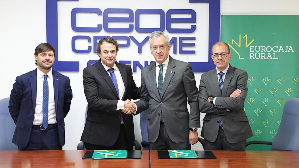 Firma del convenio de colaboración entre Eurocaja Rural y CEOE Cepyme Cuenca.