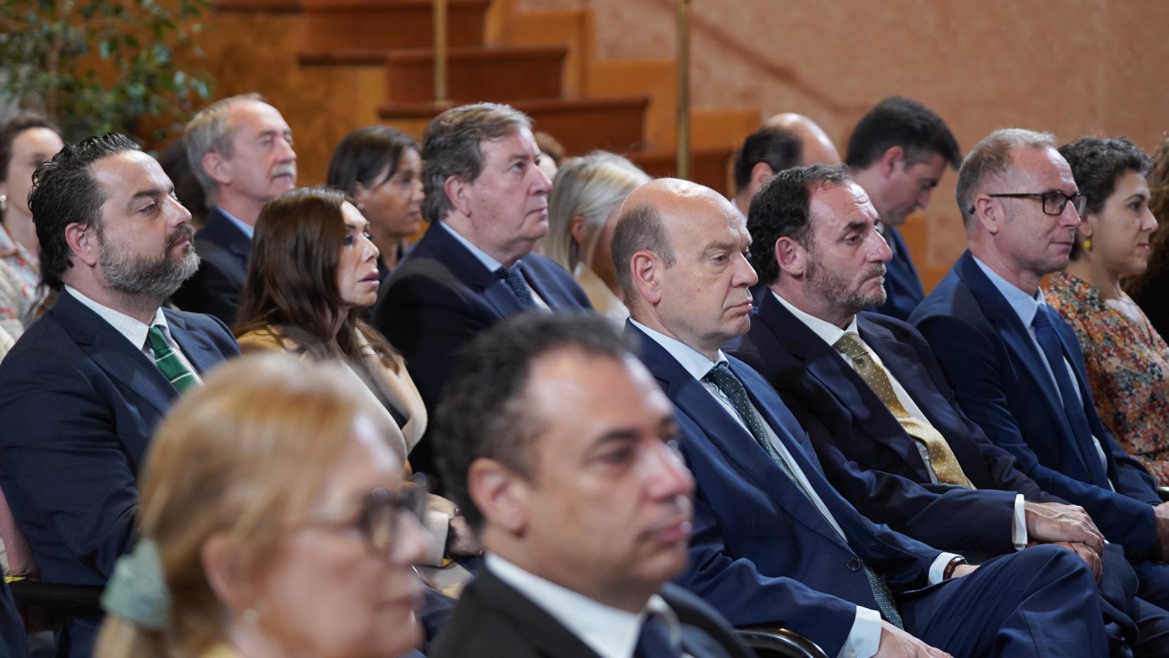 Los diputados de Vox, en la toma de posesión de los consejeros.