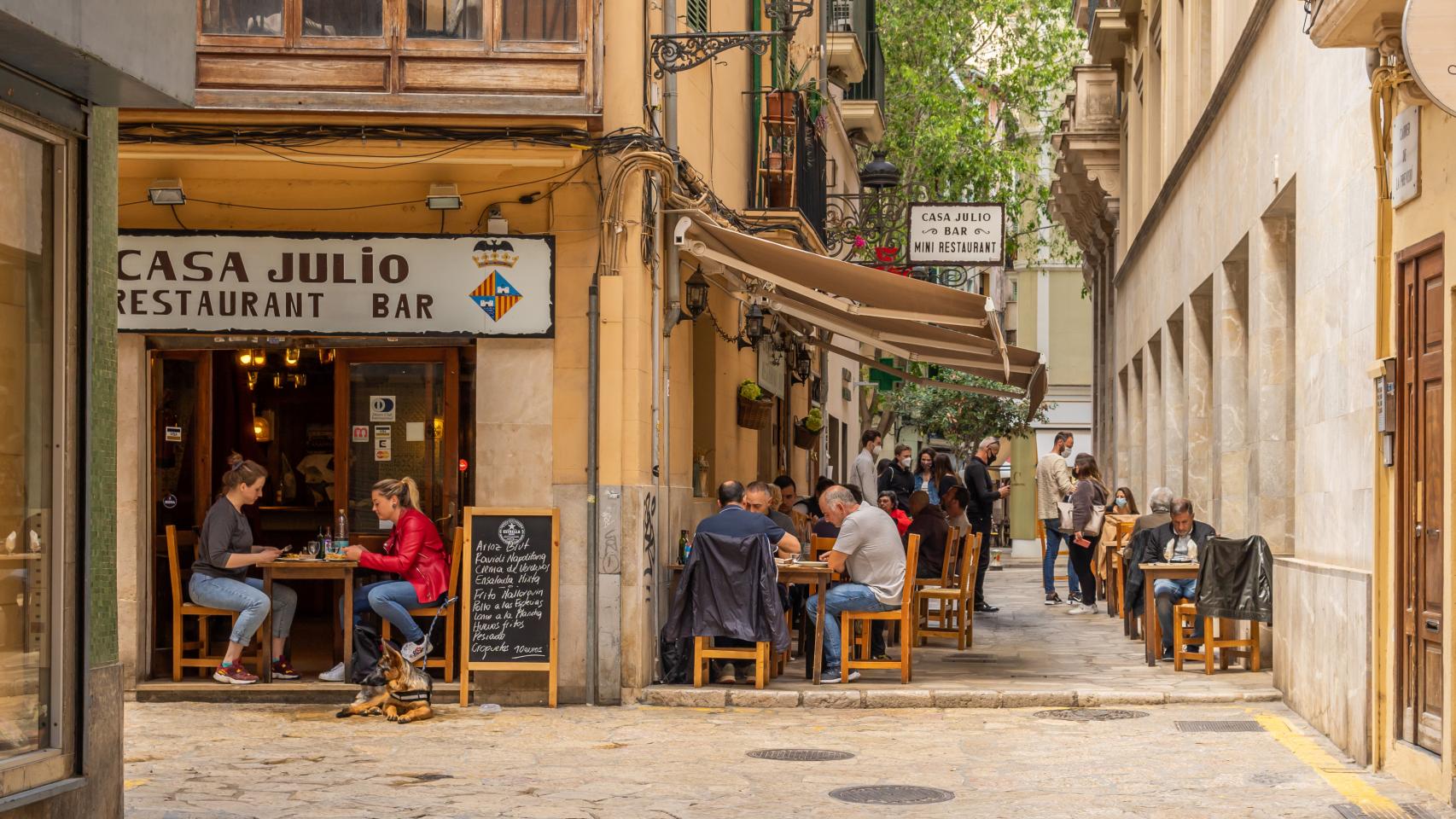 Unos bares en el centro de Palma de Mallorca.