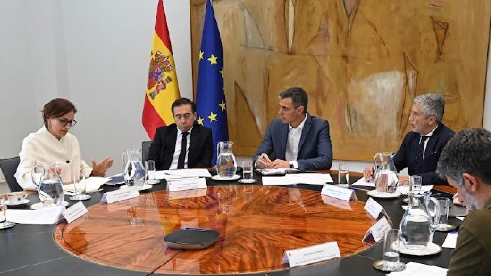 Pedro Sánchez junto a Grande-Marlaska, Albares y Mónica García, en la reunión de coordinación de este miércoles a la que no invitaron al Gobierno canario.