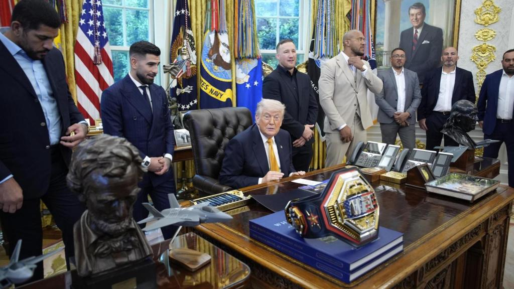 Donald Trump recibe en el Despacho Oval a Ilia Topuria y al resto de protagonistas del evento UFC Casa Blanca