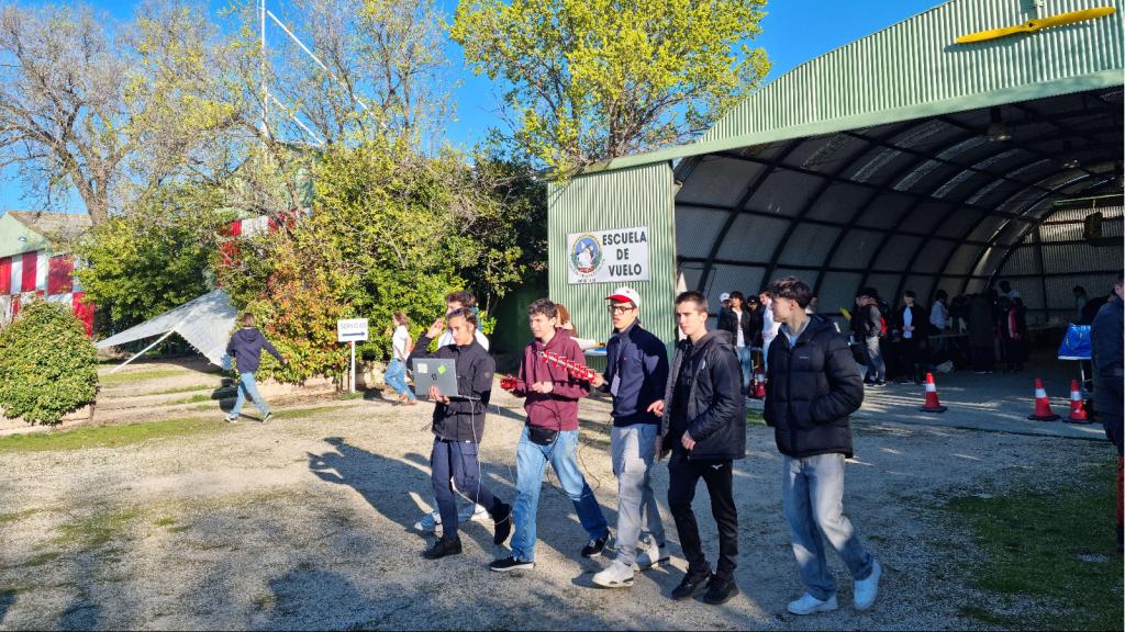 El grupo de Hidrosat durante el lanzamiento de la fase regional en Villanueva del Pardillo el pasado mes de marzo.