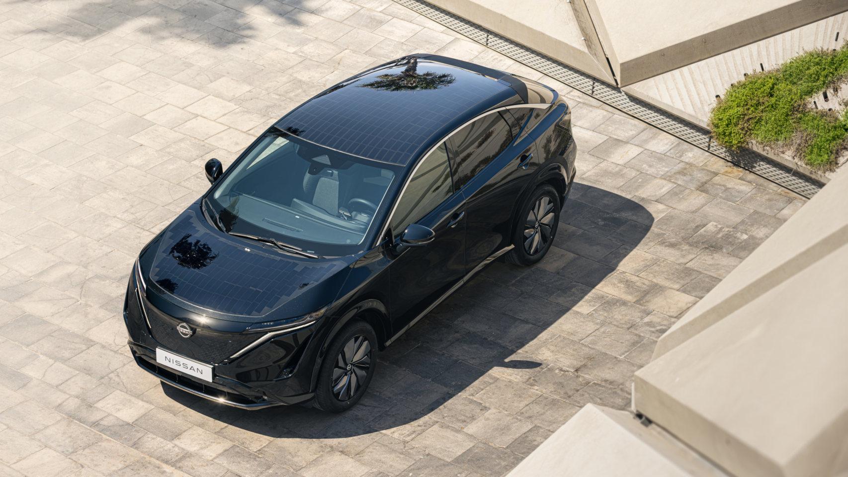Nissan Ariya con paneles solares