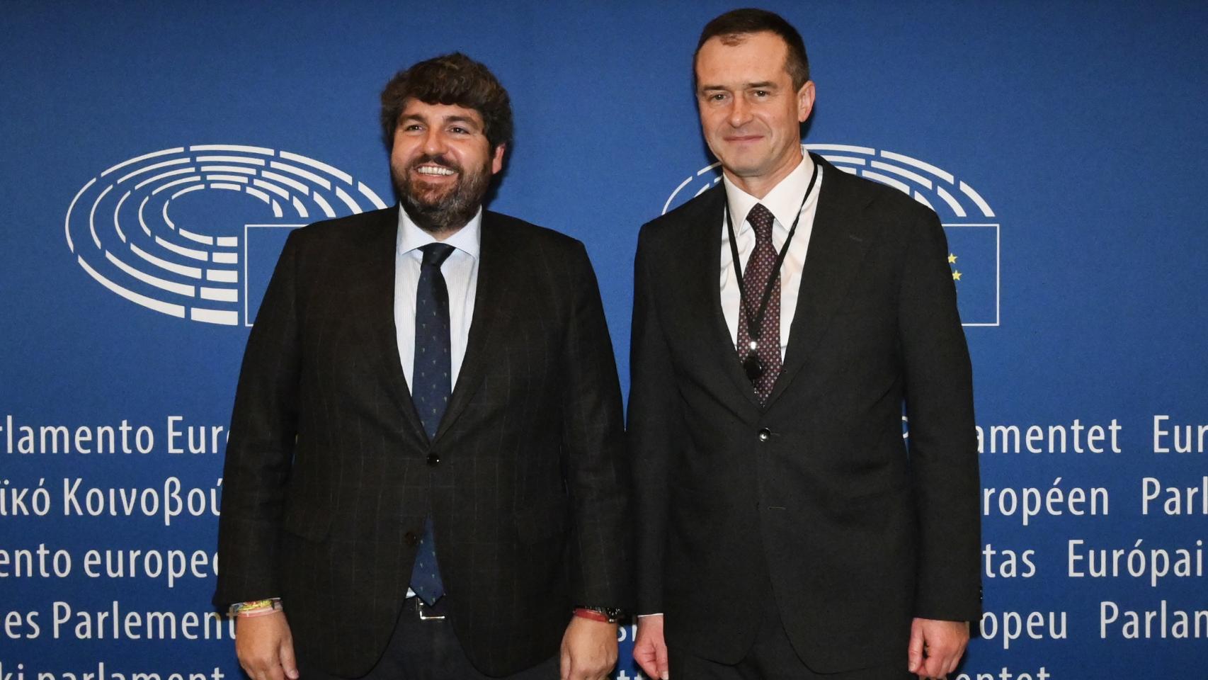 López Miras y Vsevolod Chentsov, durante su encuentro en el Parlamento Europeo 