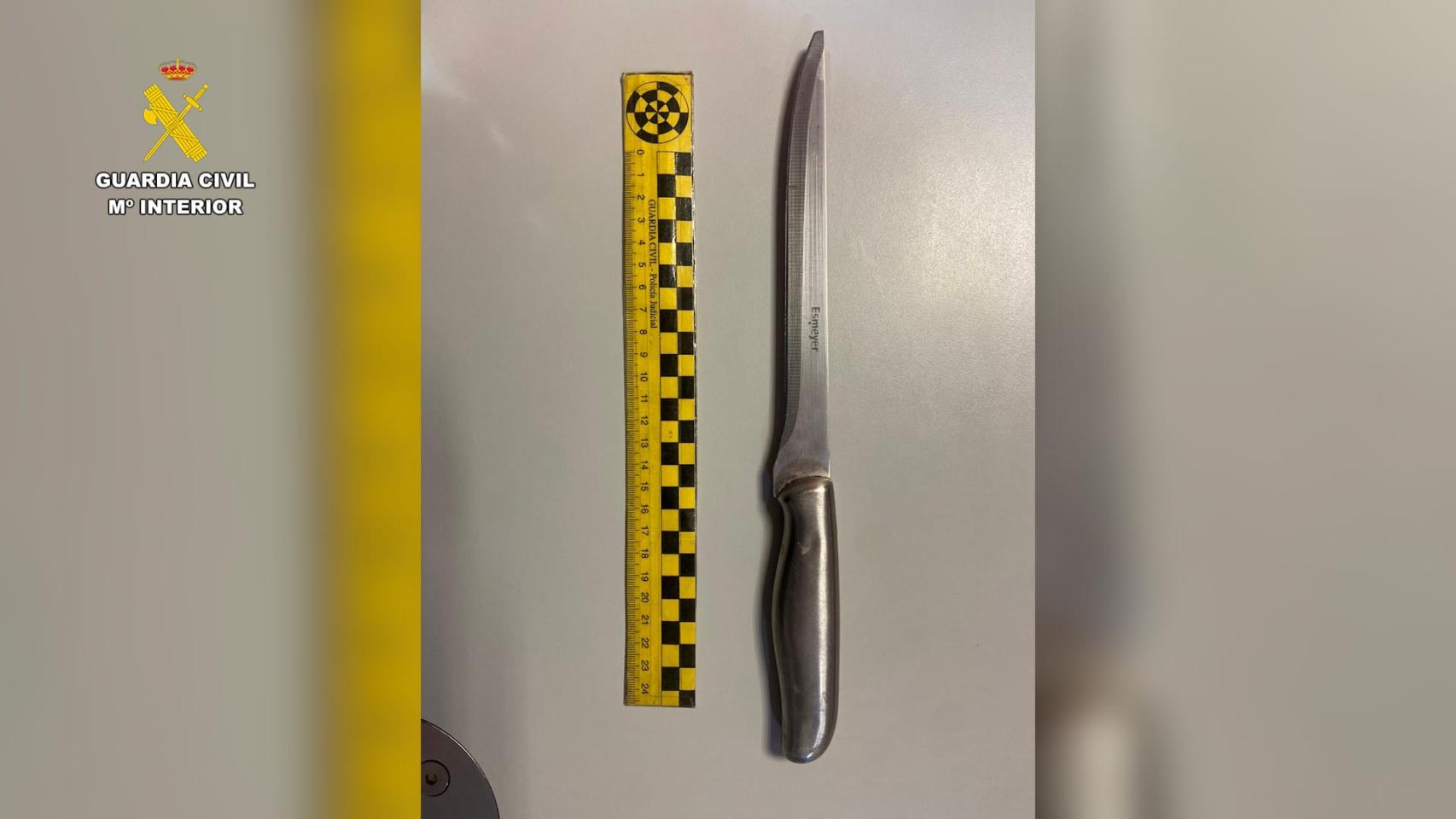 Imagen del cuchillo localizado al presunto atracador.