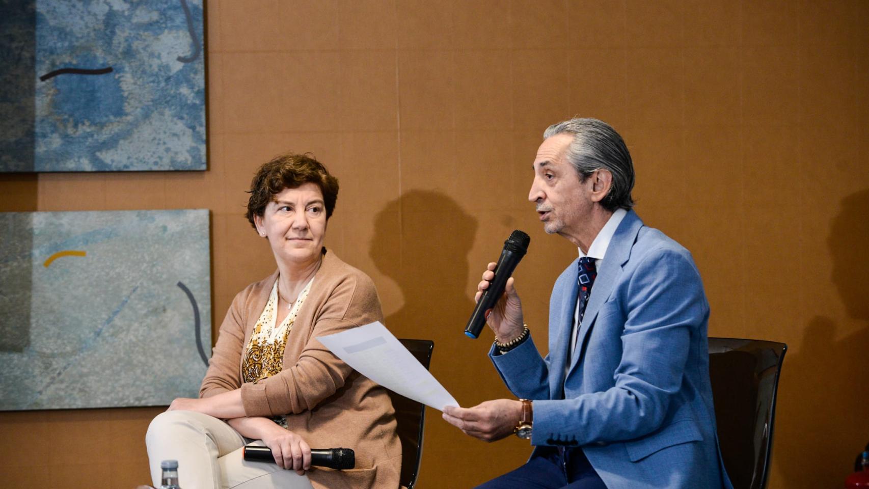 Yolanda Cuesta, presidenta Comisión Economistas Digitales; y Juan Carlos De Margarida, presidente ECOVA)