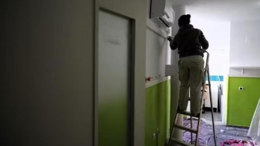 Imagen de la reparación de viviendas afectadas y dañadas.
