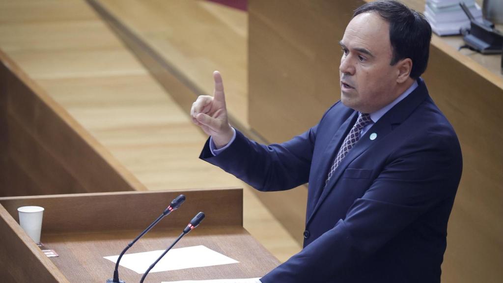 Juanfran Pérez Llorca en la sesión de control de este jueves en Les Corts. José Cuéllar / Corts