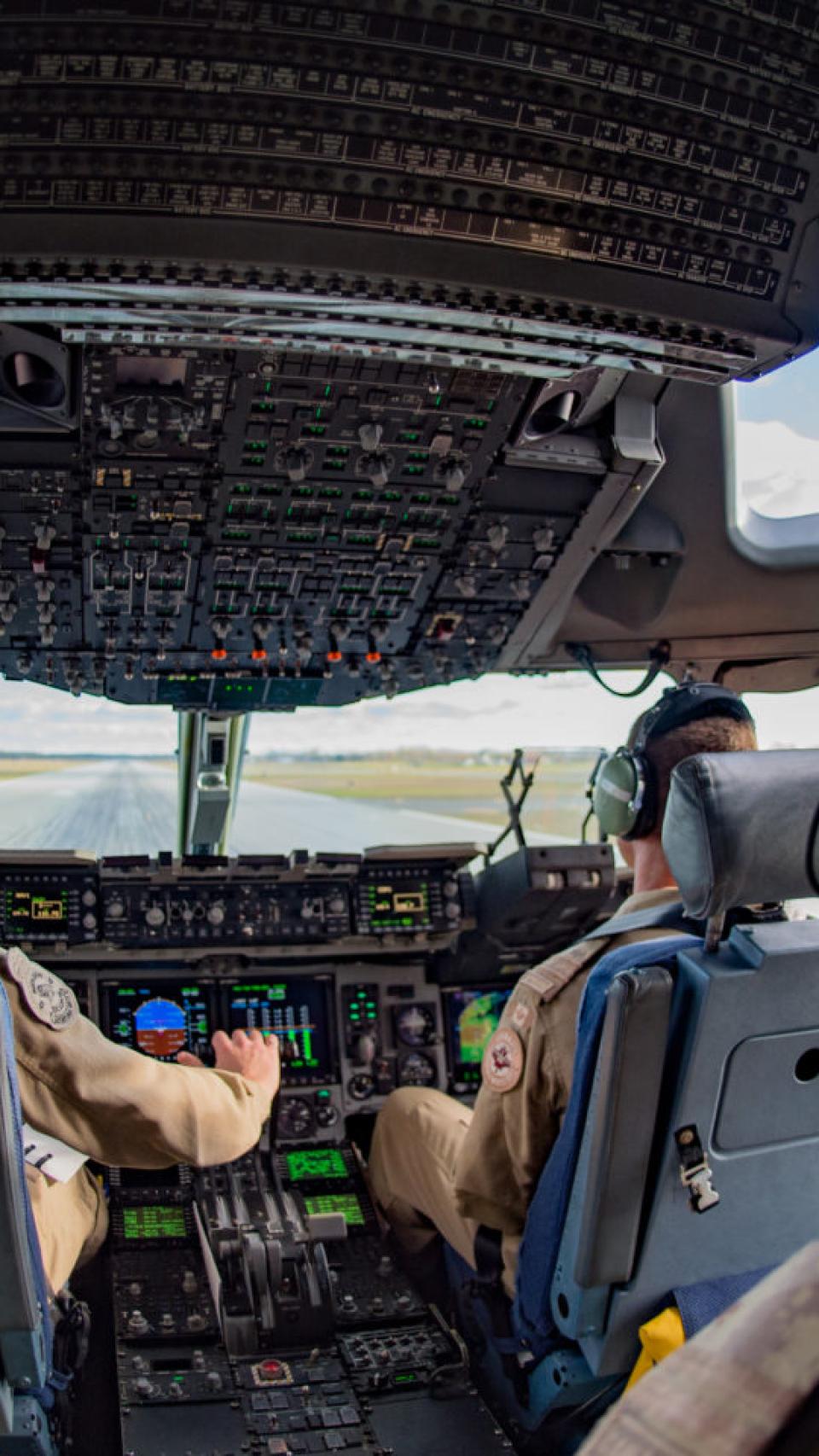 Cabina de de un CC-177 Globemaster III canadiense.