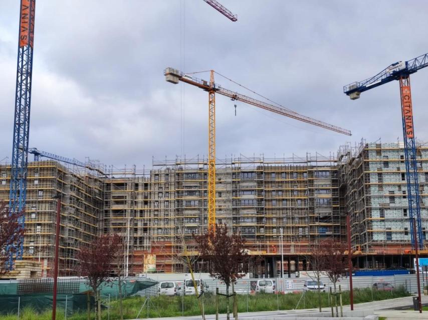 Edificio en construcción en el barrio de Xuxán, en A Coruña.