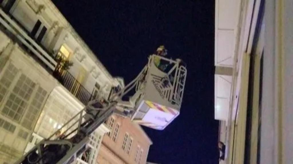 Actuación de los bomberos ayer por la noche en San Andrés