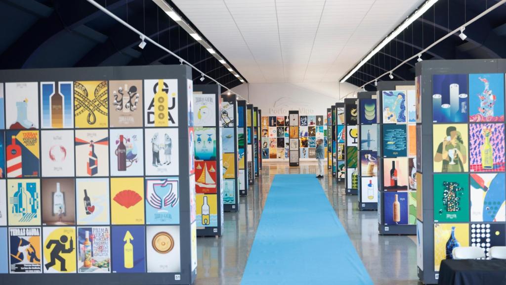 Exposición de los carteles en la Estación Marítima de Vigo.