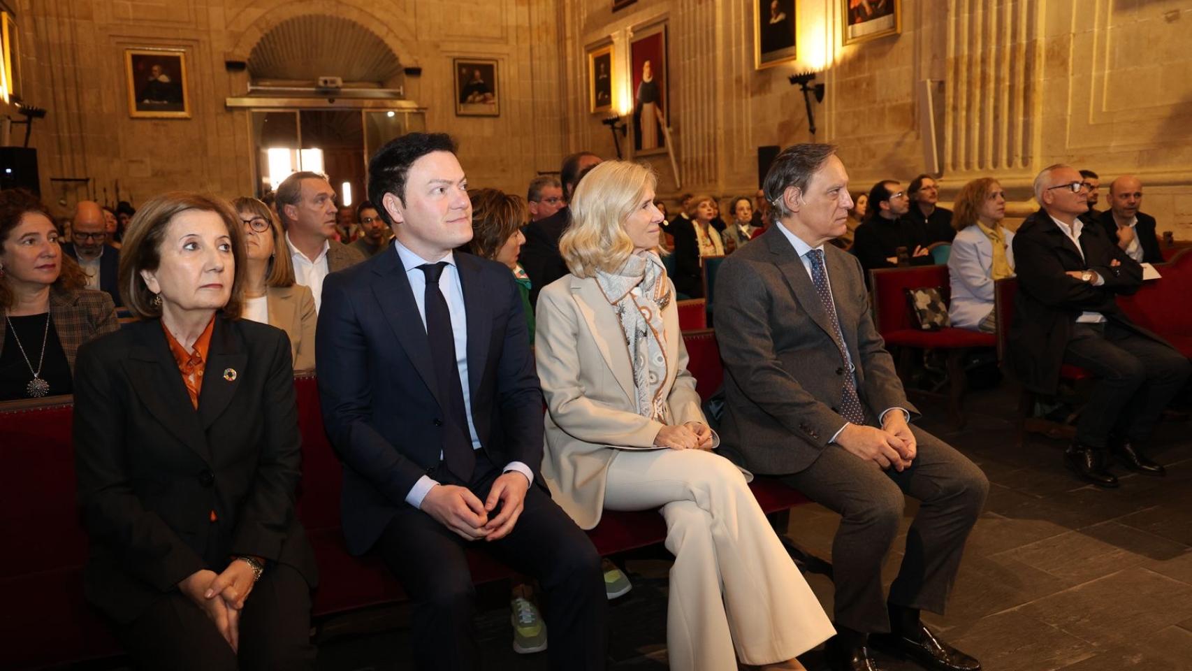De derecha a izquierda: el alcalde de Salamanca, Carlos García Carbayo; la presidenta de Cotec, Cristina Garmendia; y el concejal de Promoción Económica, Pedro Martínez.