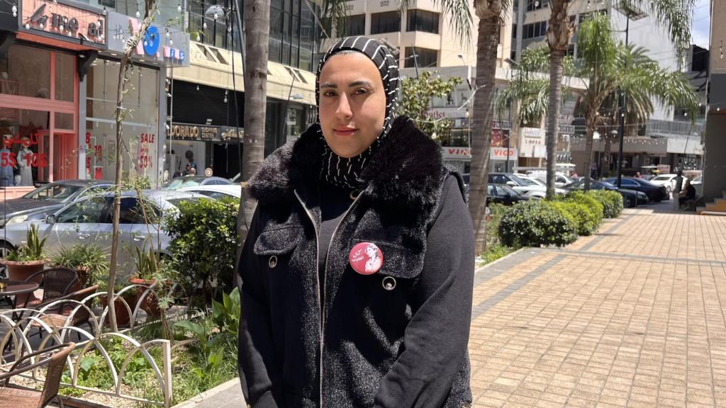Zeinab Khalil, hermana del periodista libanés asesinado por Israel.