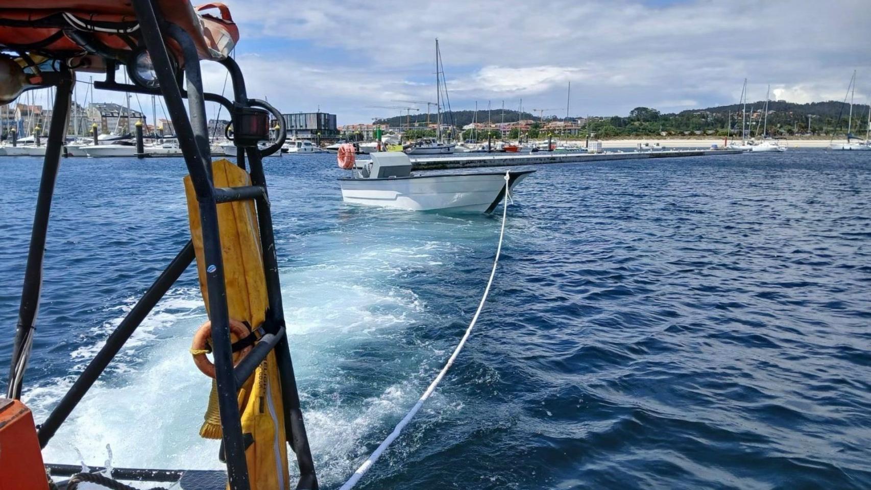 Incautan en la ría de Pontevedra una embarcación y 525 kilos de semilla de mejillón extraída de forma irregular