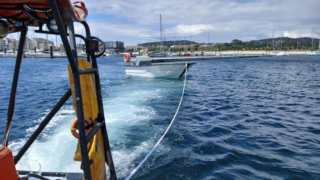 Incautan en la ría de Pontevedra una embarcación y 525 kilos de semilla de mejillón extraída de forma irregular