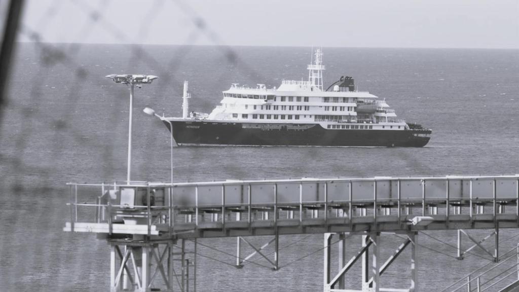 El crucero con hantavirus, anclado frente a Praia, Cabo Verde