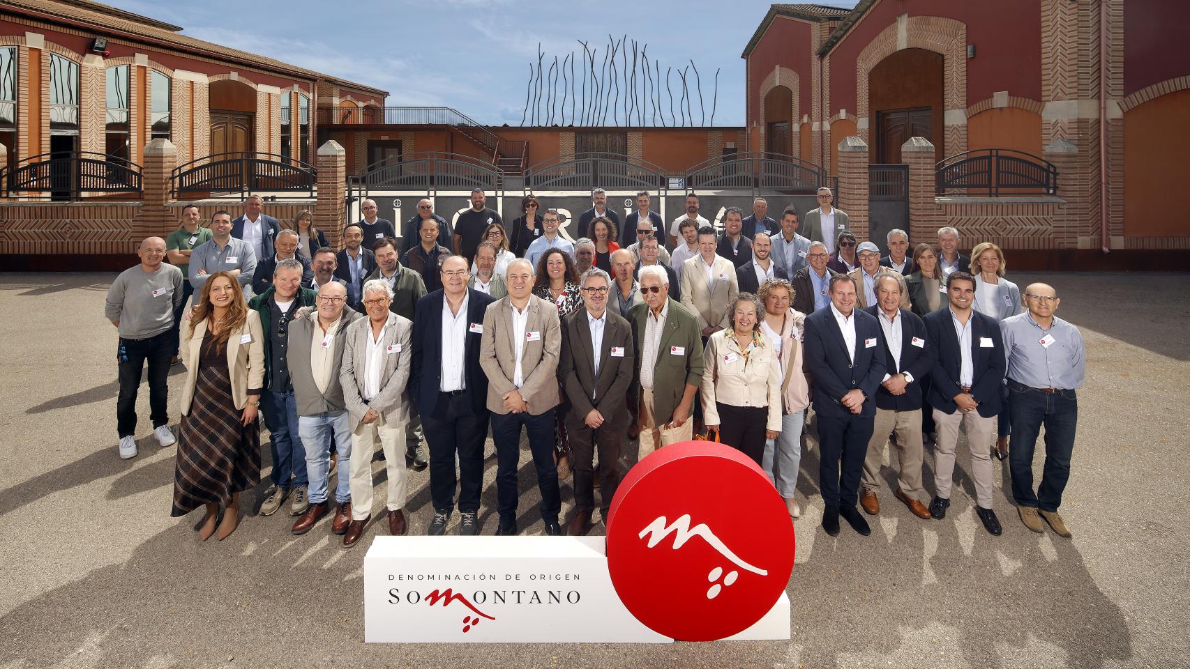 Foto de familia de la séptima edición de 'HablanDO Somontano'. 