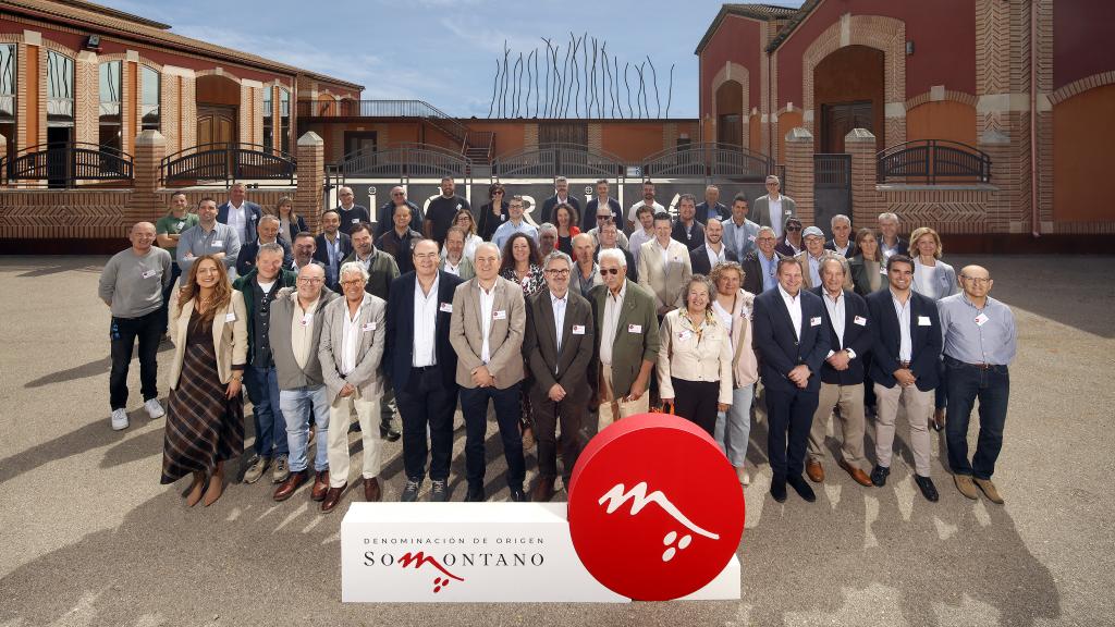 Foto de familia de la séptima edición de 'HablanDO Somontano'. 