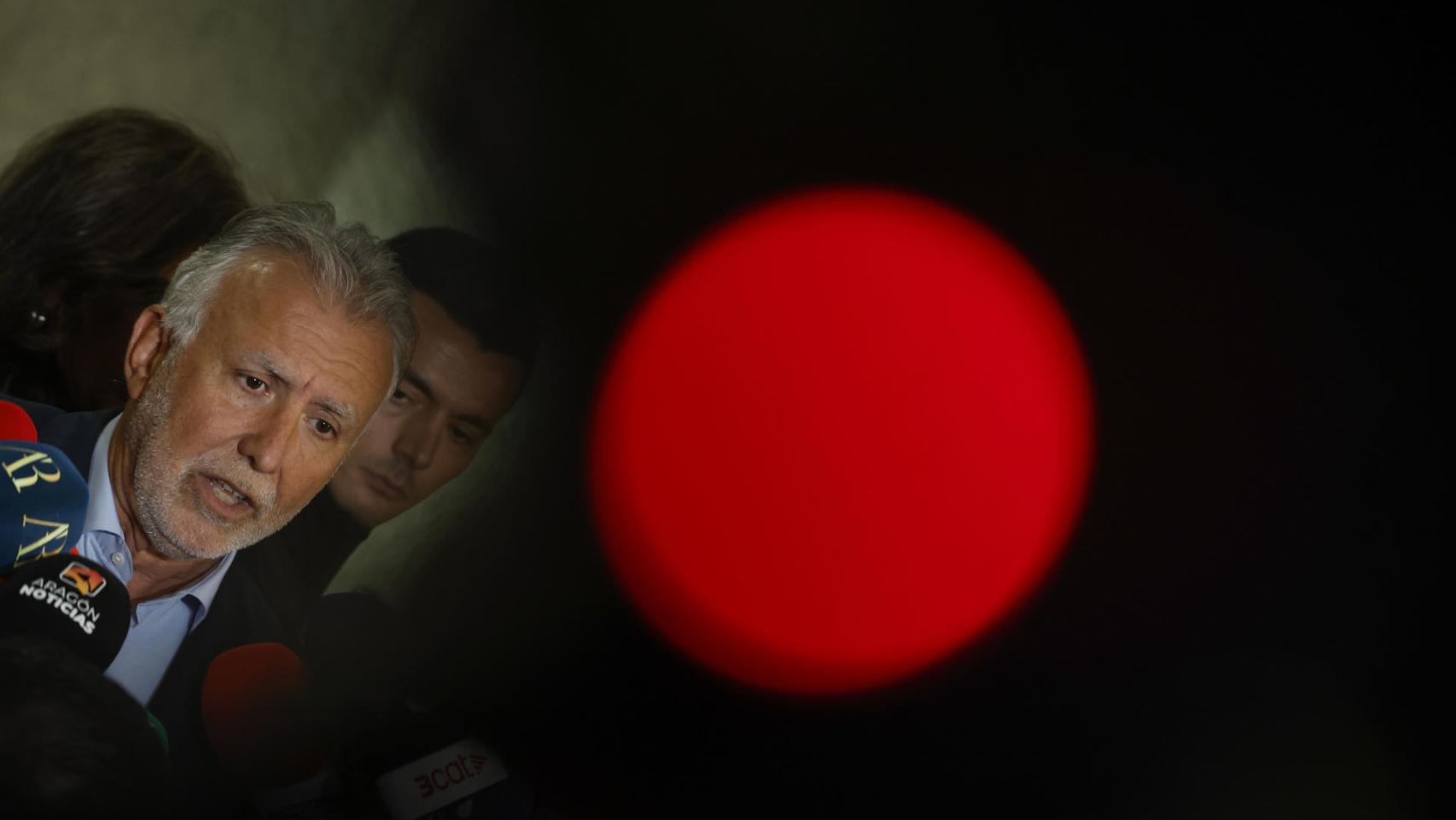 El ministro Ángel Víctor Torres, este jueves, tras la reunión conjunta con la titular de Sanidad y el presidente canario. 