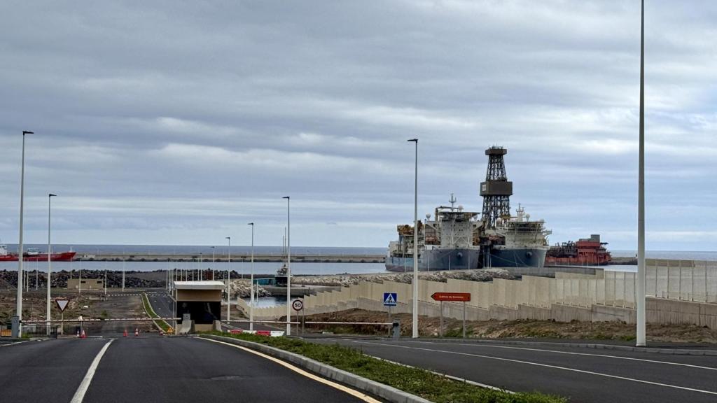 La entrada al puerto industrial de Granadilla, en el sur de Tenerife, este jueves.