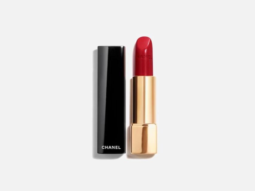 Labial Rouge Allure en el tono 99-Pirate de Chanel. Disponible en Douglas por 39,99 €.