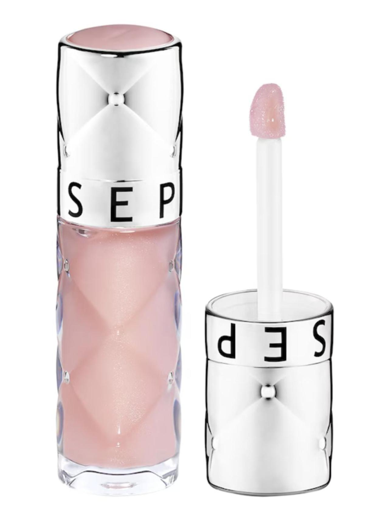 Outrageous Plump Effect Gloss de Sephora Collection, disponible por 14 €. En la imagen, el tono 01 Universal Volume.
