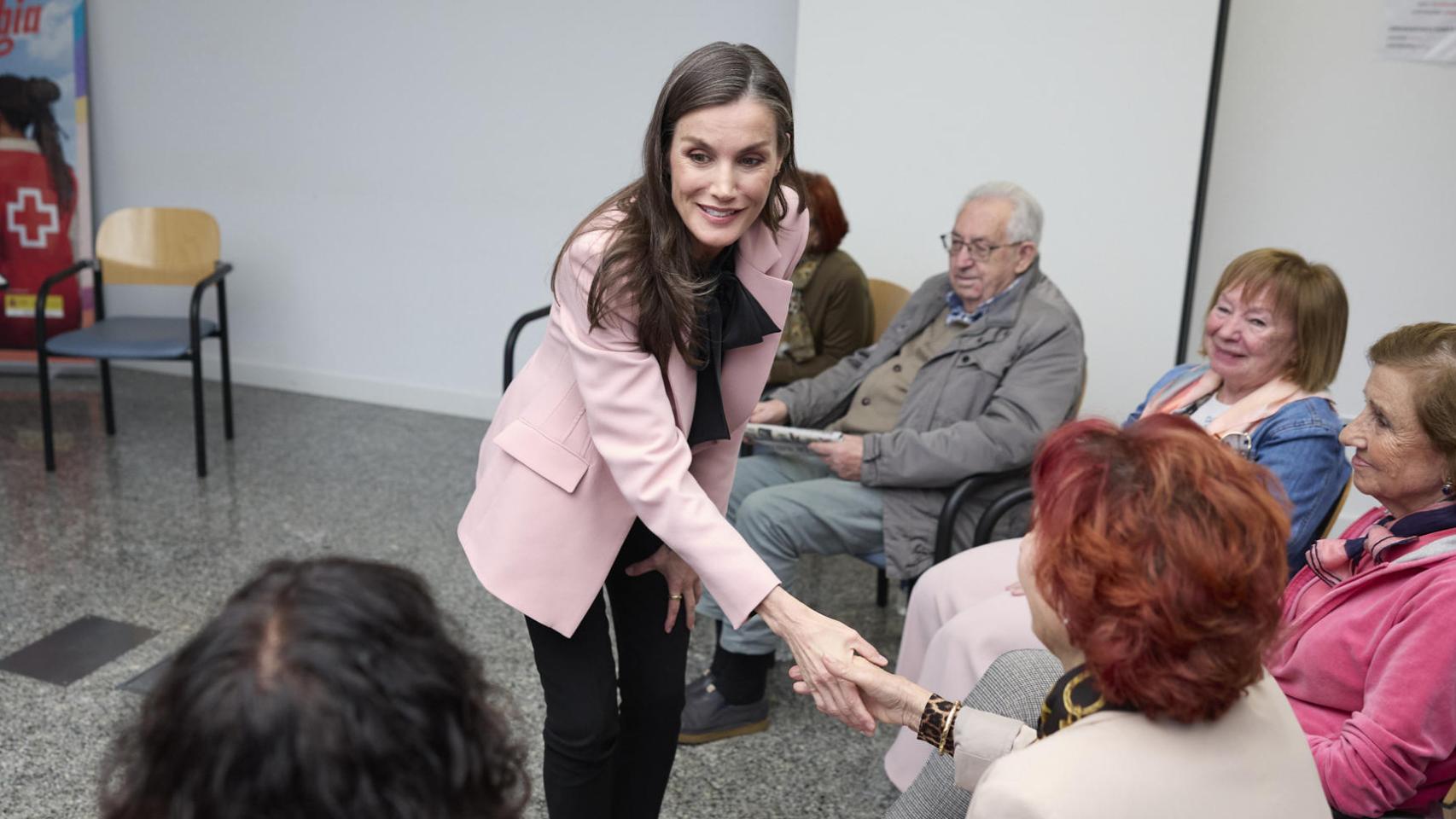 La Reina en su primera visita del día en la capital navarra.