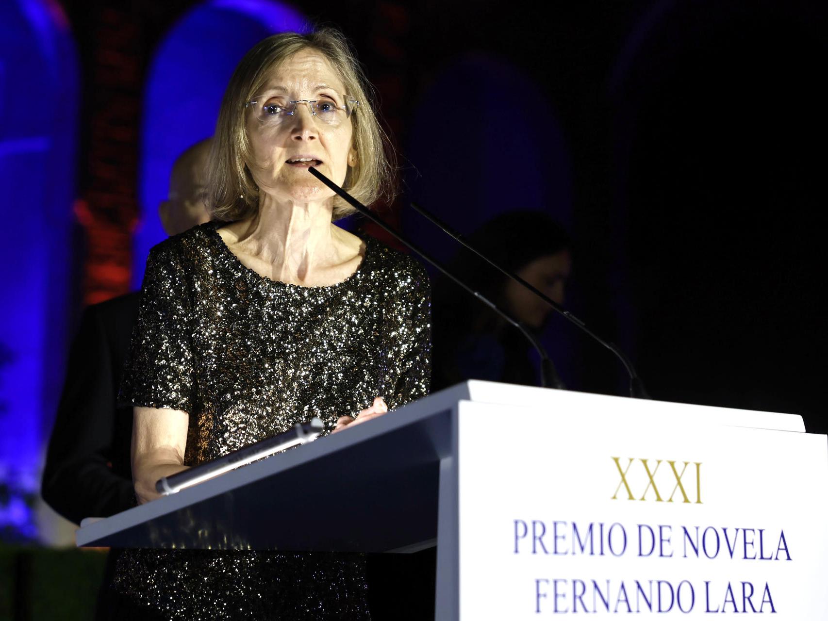 La escritora barcelonesa Marta Platel durante su discurso de agradecimiento tras obtener el premio Fernando Lara de novela.