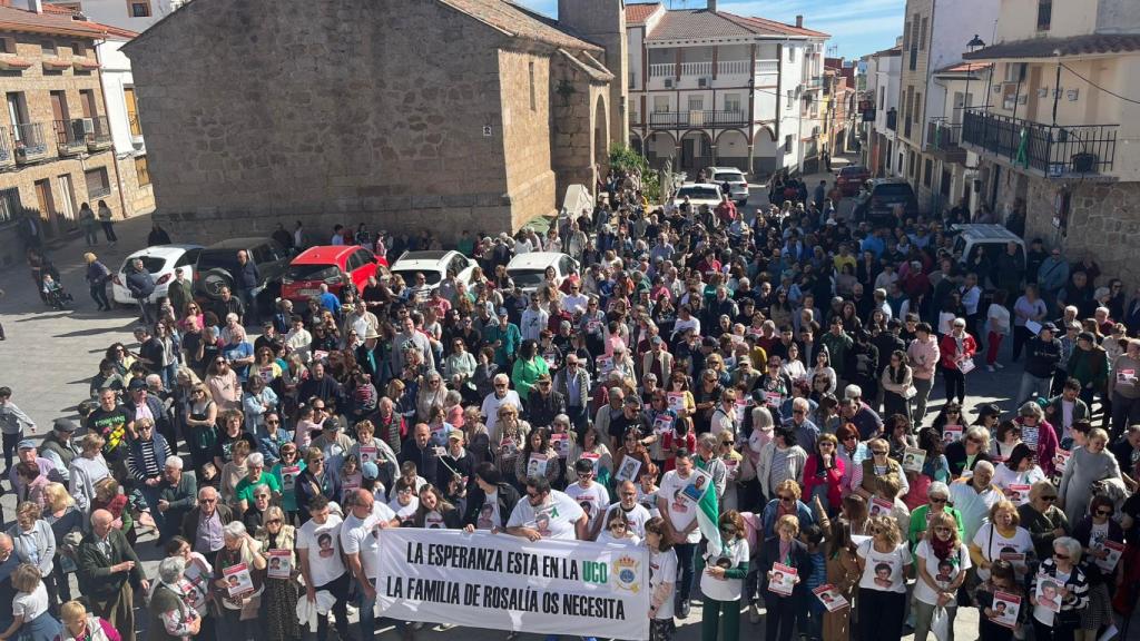 Los vecinos de Bohonal de Ibor (Cáceres), en la última concentración que han celebrado para que la UCO busque a Rosalía.