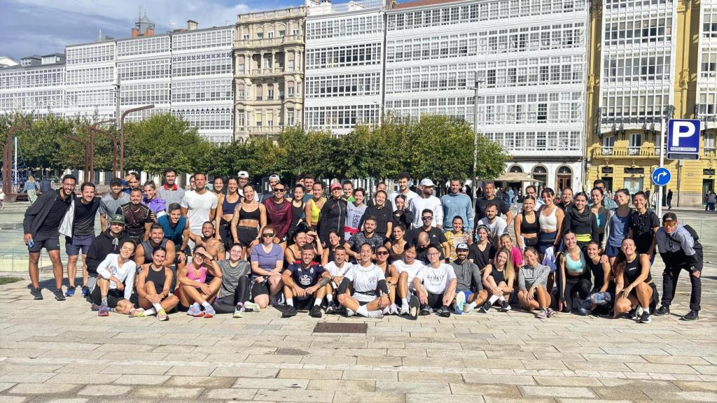 Los integrantes del club Run the Coast Coruña en una foto de grupo