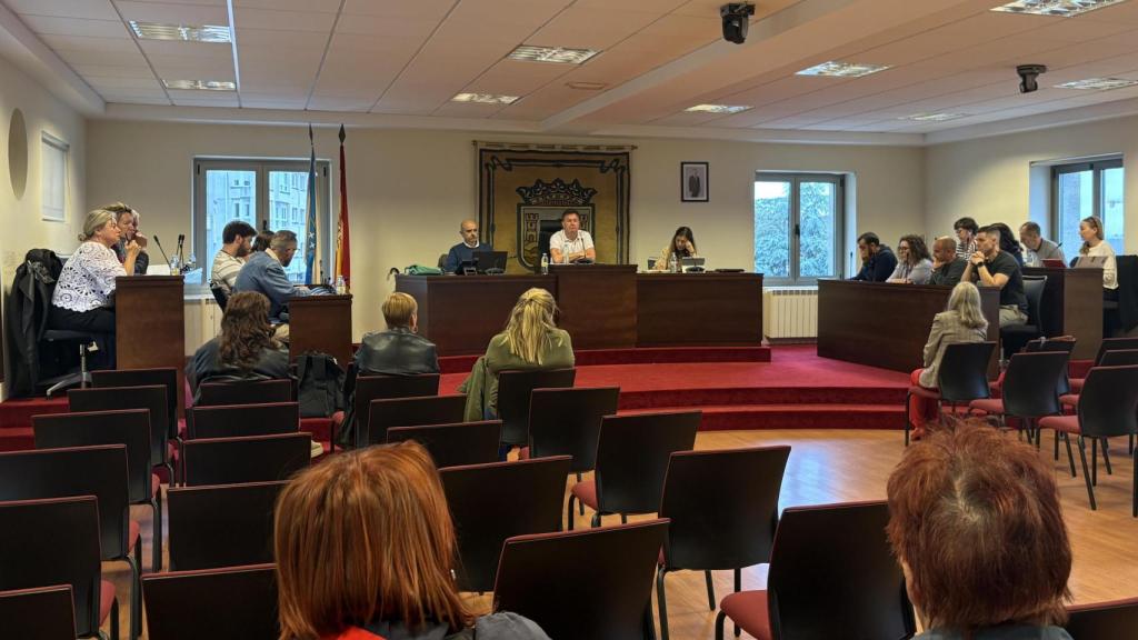 Salón de plenos del Concello de Sada.