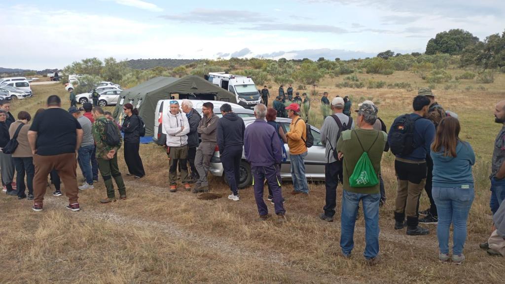 Labores de búsqueda de Rosalía, este viernes, cerca del embalse de Valdecañas donde se le perdió la pista.