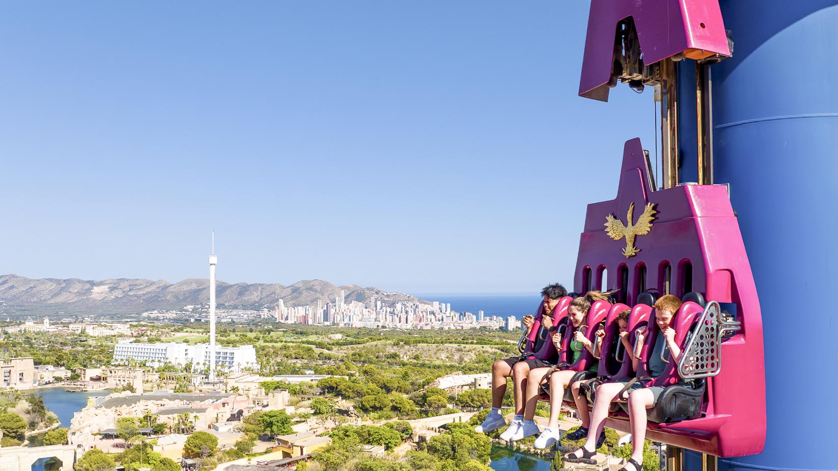 El Vuelo del Fénix, una de las atracciones más icónicas de Terra Mítica en Benidorm.