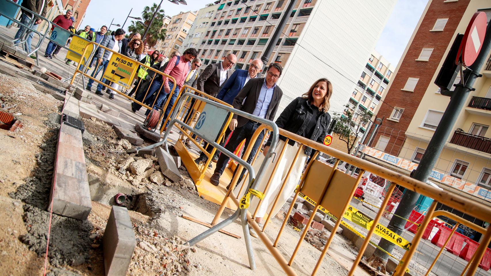 Catalá visita las obras de reurbanización de Pérez Galdós. EE