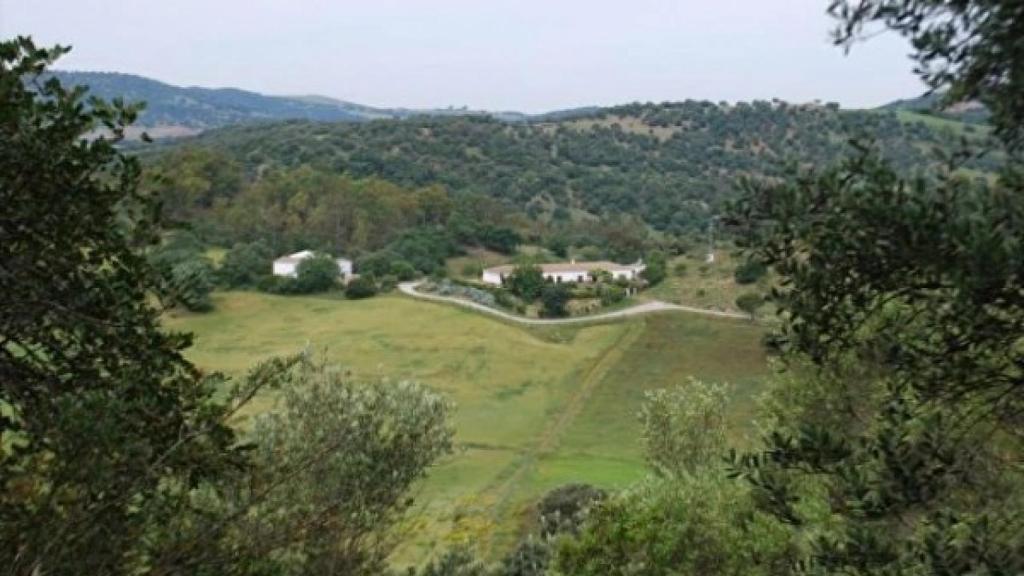 Imagen de la casa cortijo, enclavada en plena Sierra de Cádiz.