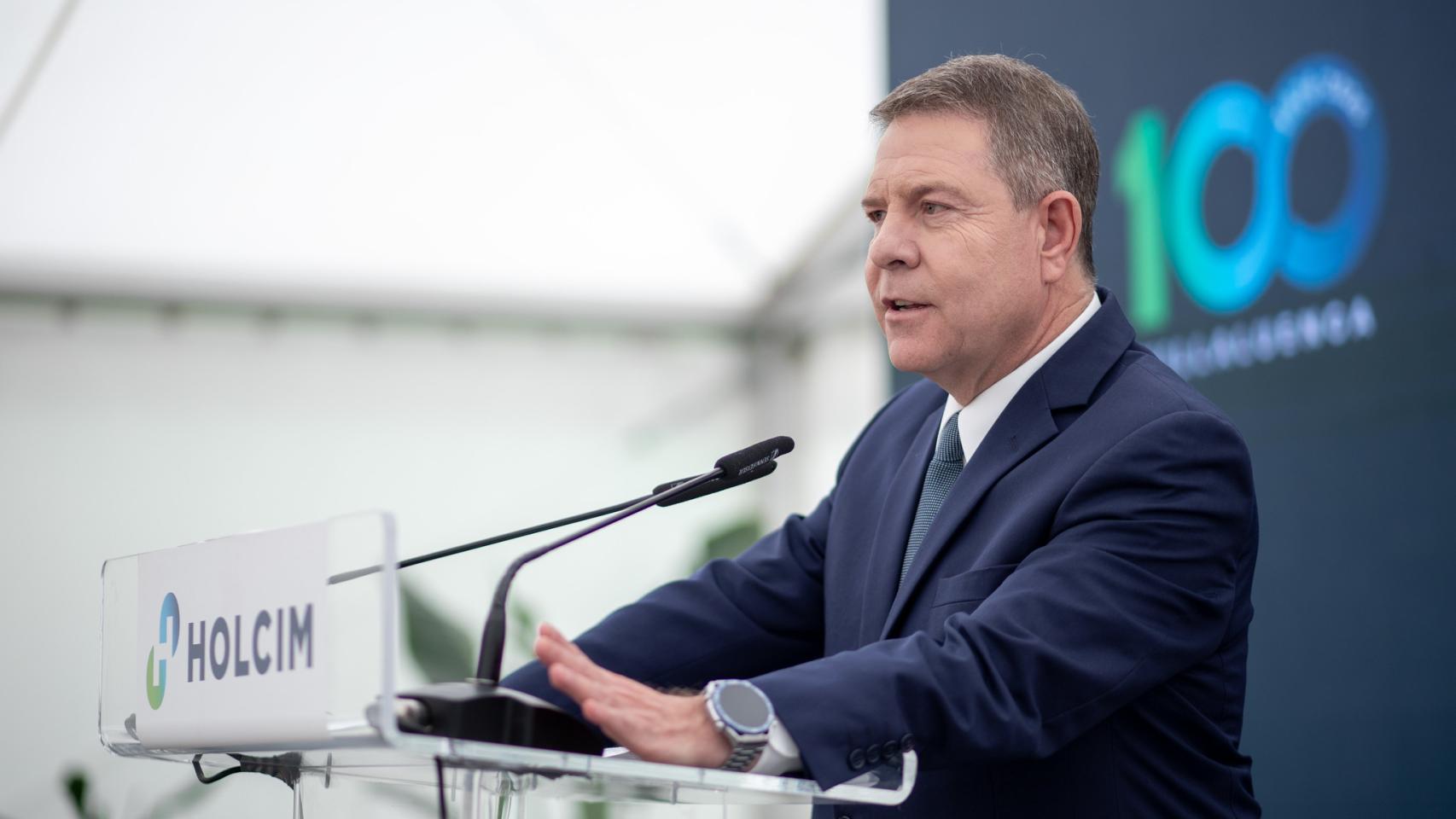 Emiliano García-Page ha participado en el centenario de una empresa cementera asentada en una localidad toledana.