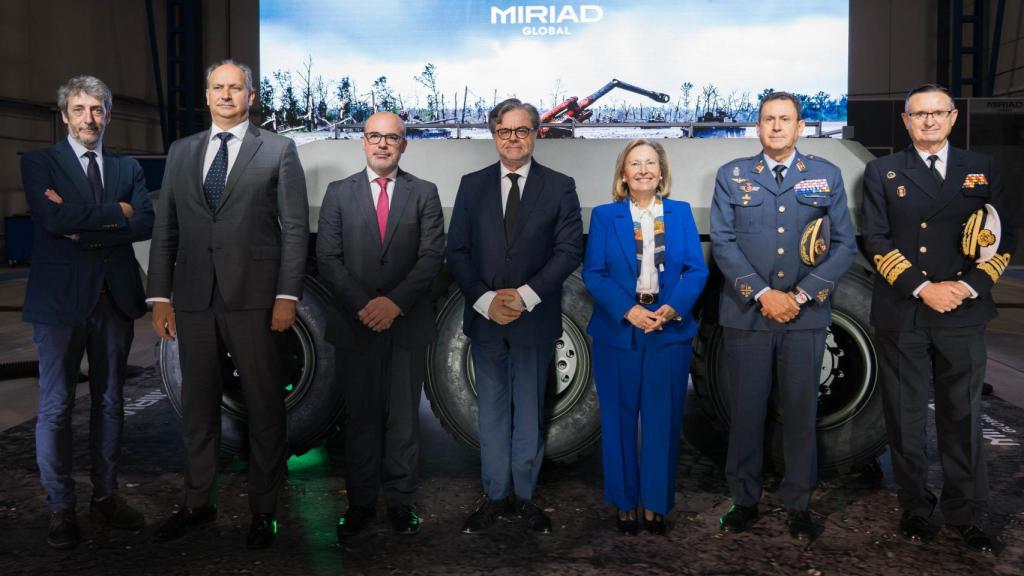 Autoridades civiles y militares en la presentación del Taurus