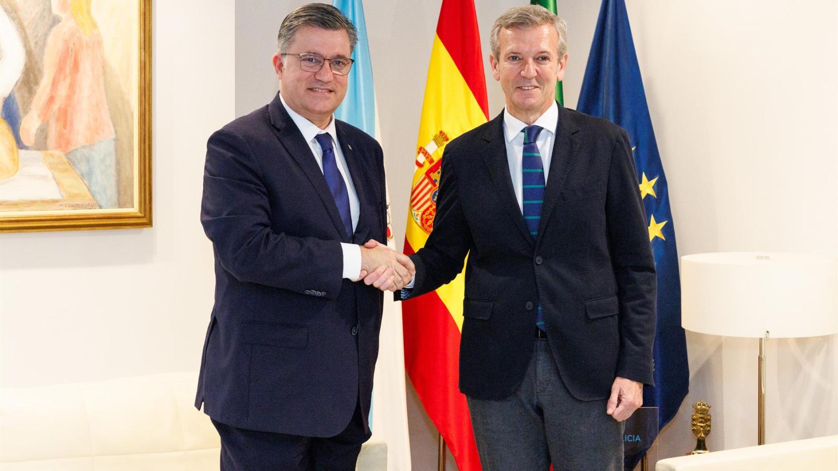 El presidente de la Comisión de Coordinación y Desarrollo Regional del Norte de Portugal (CCDR-N), Álvaro Santos, y el presidente de la Xunta, Alfonso Rueda