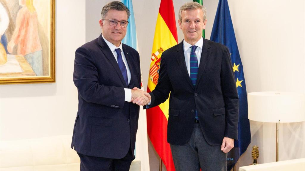 El presidente de la Comisión de Coordinación y Desarrollo Regional del Norte de Portugal (CCDR-N), Álvaro Santos, y el presidente de la Xunta, Alfonso Rueda