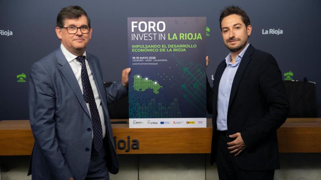 El director general de Empresa, Energías e Internacionalización, Amadeo Lázaro, acompañado por el director gerente de DIR, Víctor de Pablo.