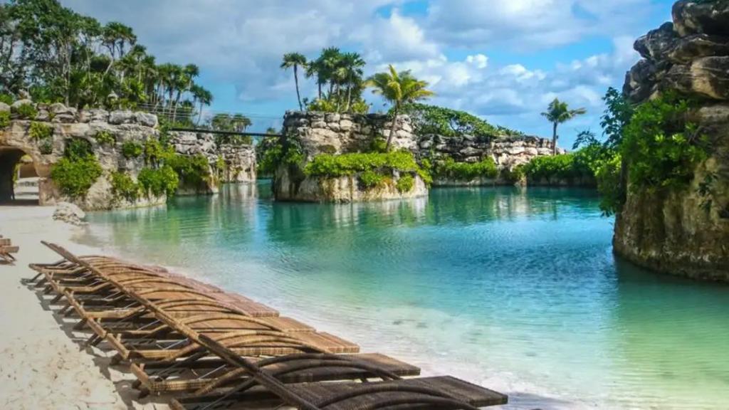 Una playa privada dentro del Hotel Xcaret México.