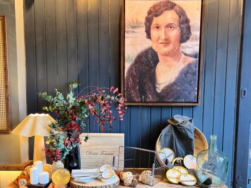 La imagen de Doña Tomasa, en la tienda de Aravaca.
